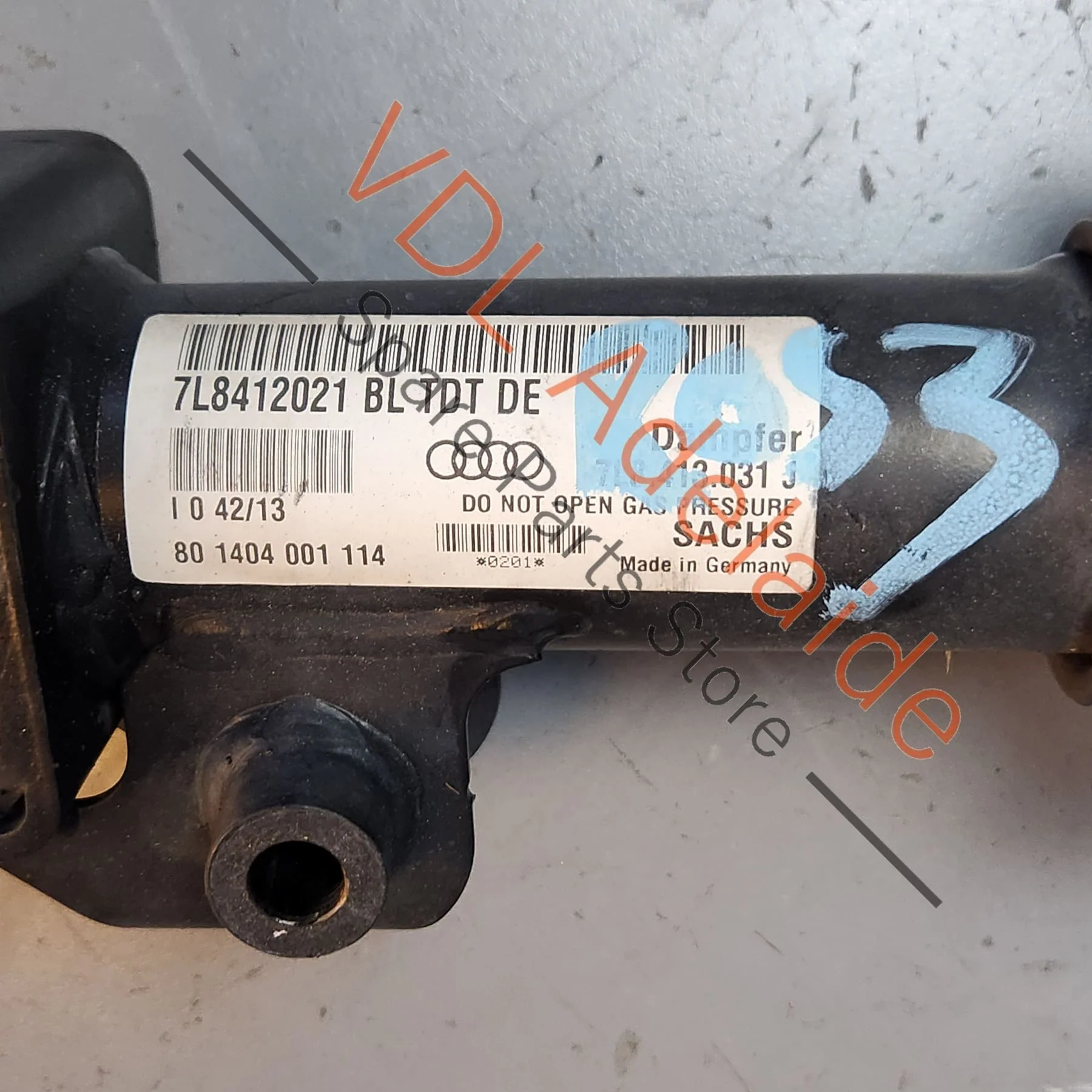 Audi Q7 Front Left Suspension Strut 7L8413031J Complete with Spring - Image 5