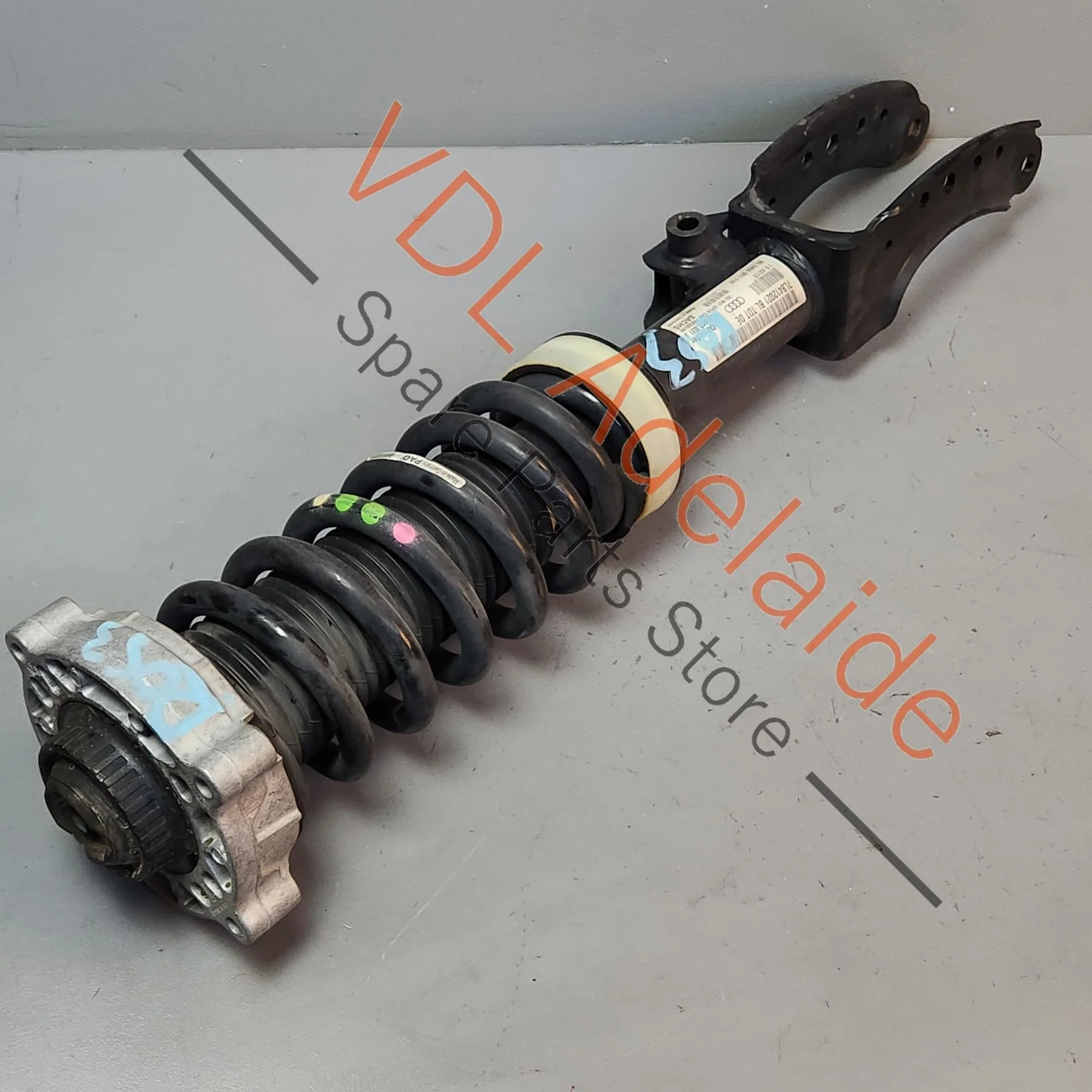Audi Q7 Front Right Suspension Strut 7L8413032J Complete with Spring - Image 5