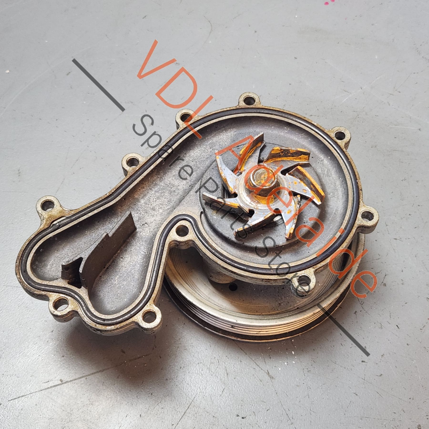 VW Audi V6 Diesel 3.0 Water Pump (near new) 059121008J - Image 2