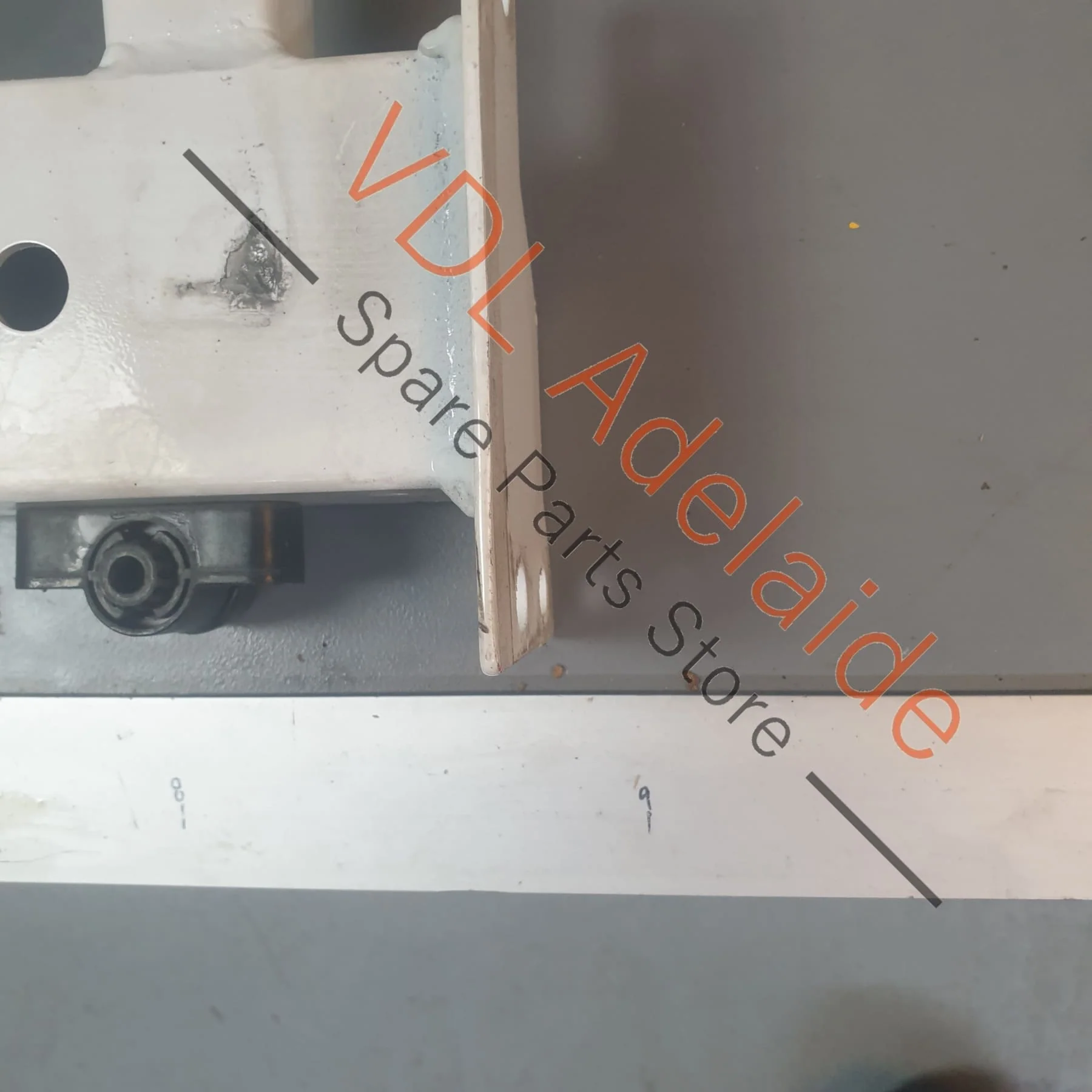 Audi R8 424 Upper Rear Carrier Cross Panel for Tailgate Latch 420814291D - Image 5