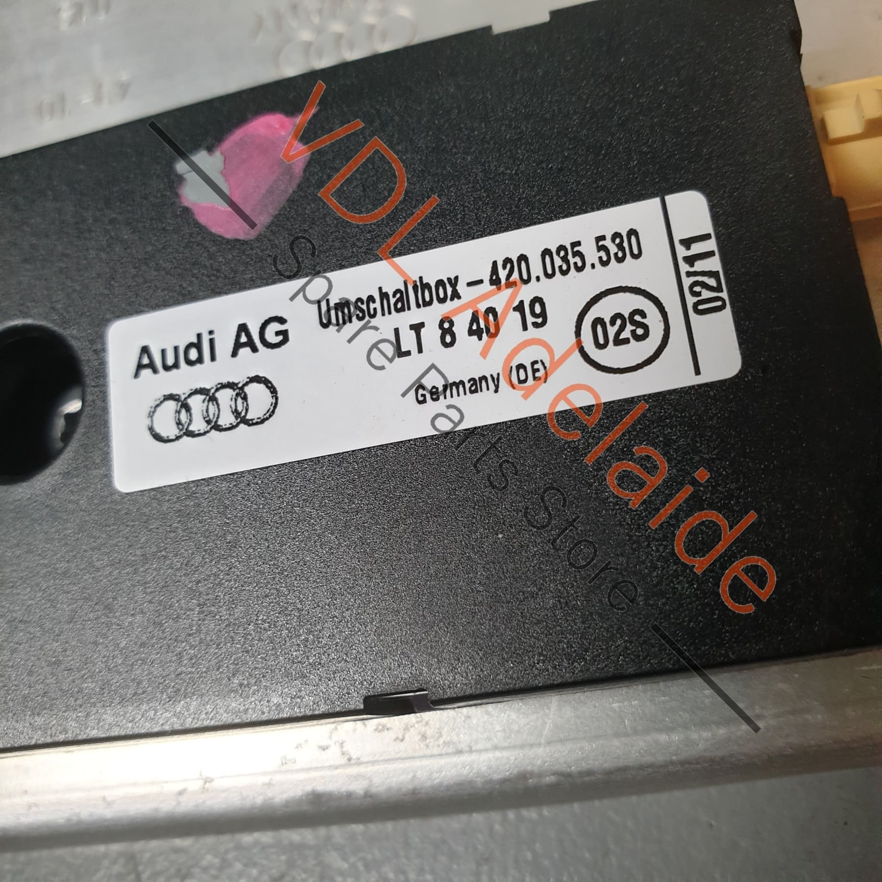 Audi R8 42 Switch Over Box for Aerial Amplifier 420035530 - Image 2