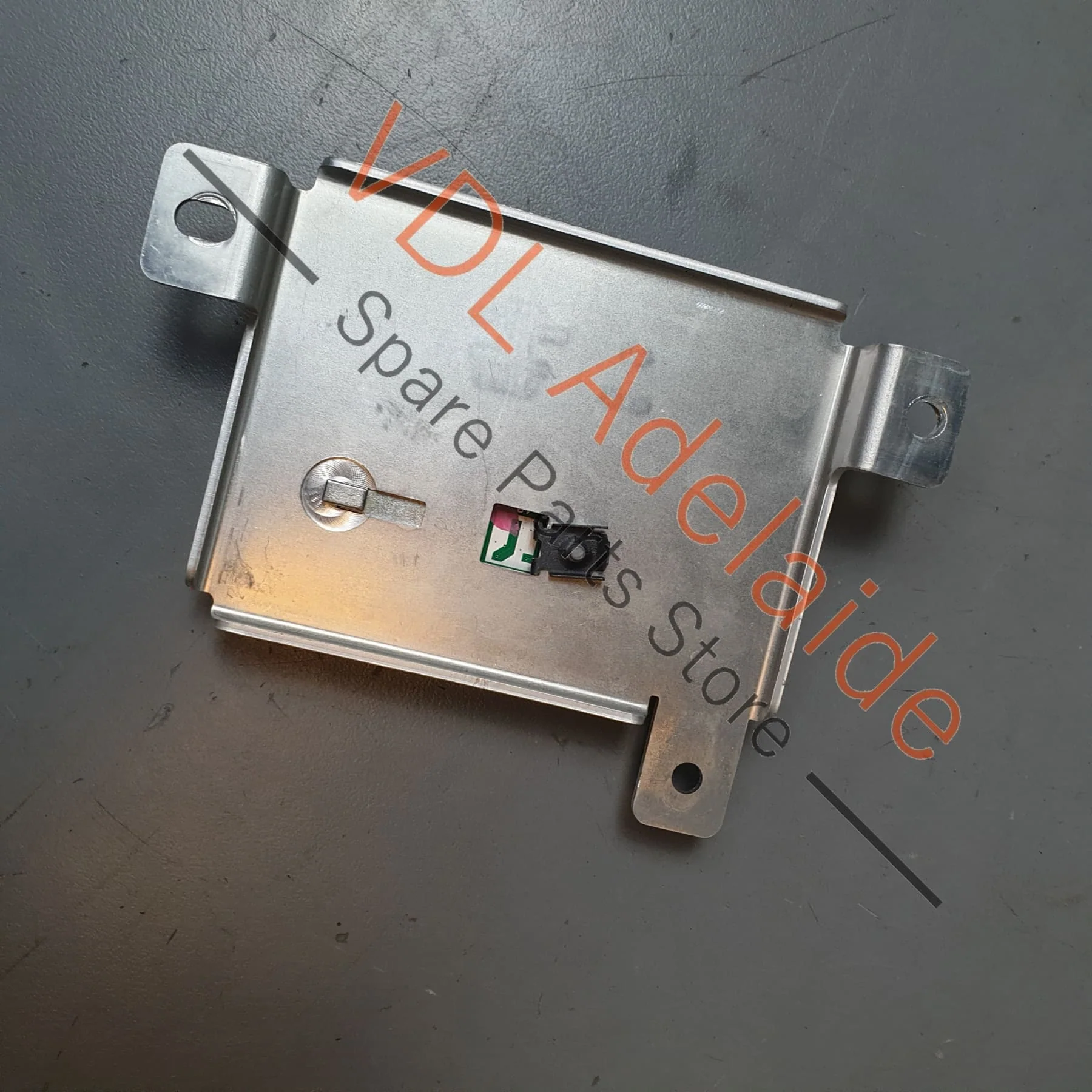 Audi R8 42 Switch Over Box for Aerial Amplifier 420035530 - Image 3