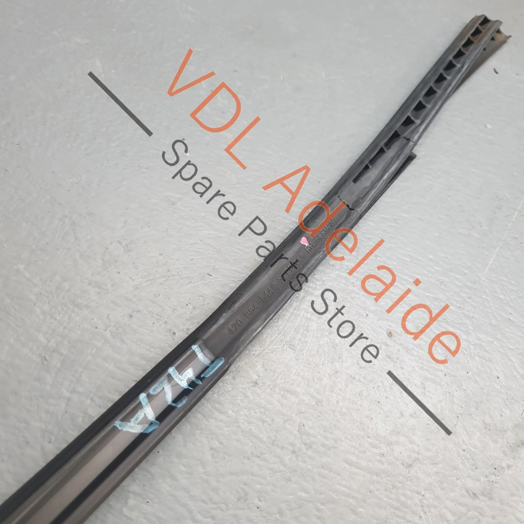 Audi R8 Door Seal Roof Gutter Line Edge Protection Strip Rubber Moulding Right 420854544A - Image 5