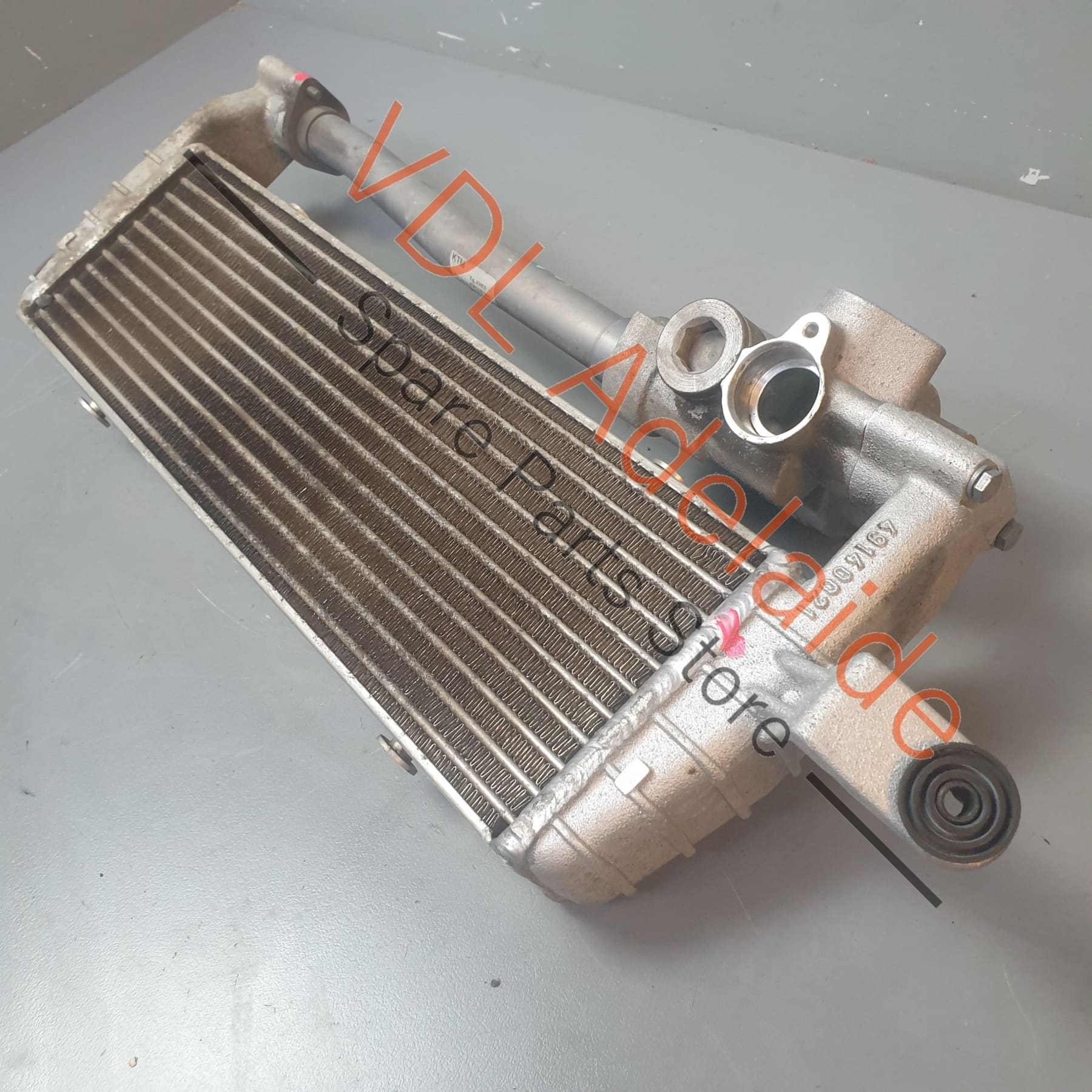 Audi R8 424 Engine Oil Cooler for Coupe 420117015A - Image 2