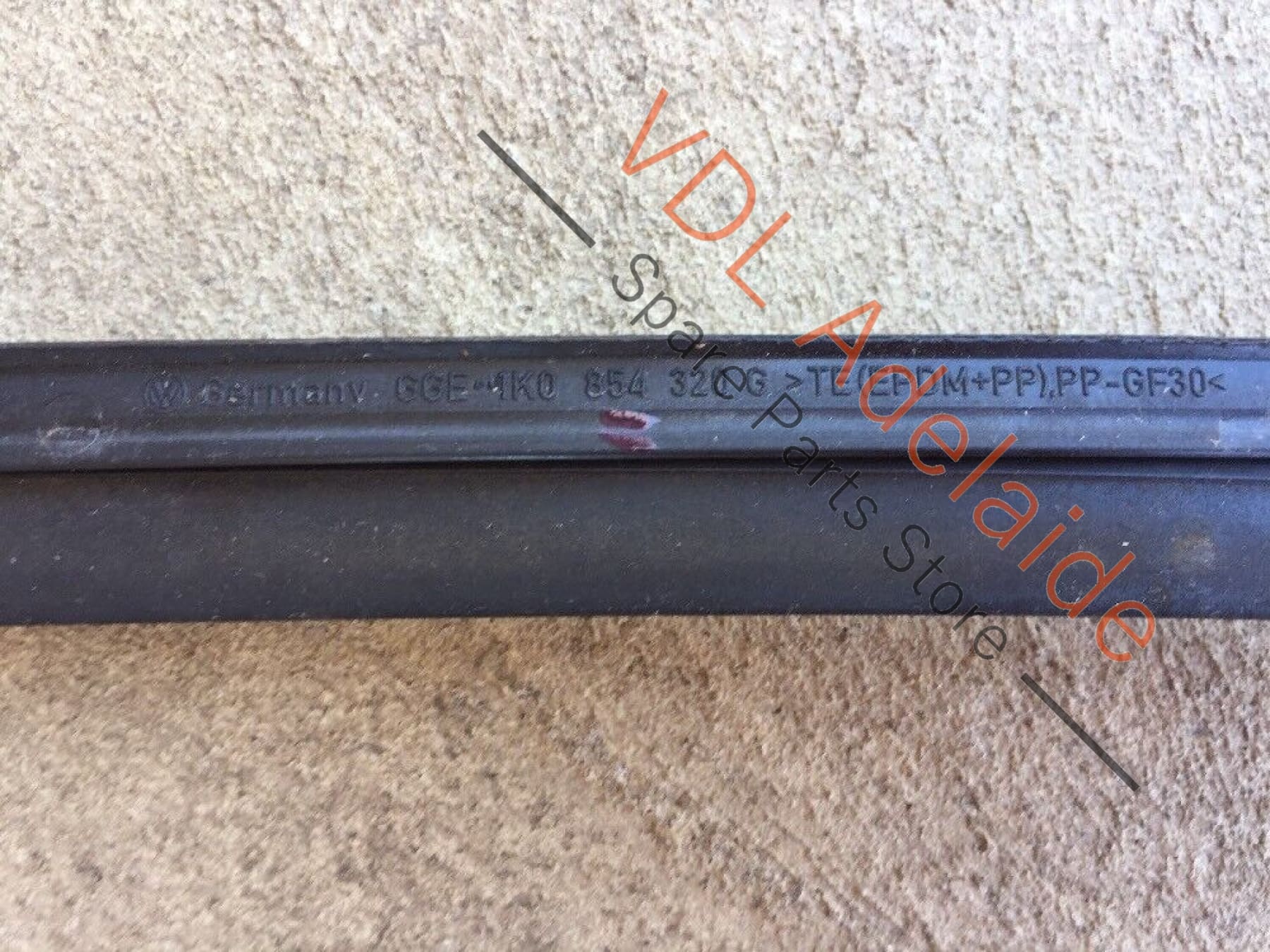Volkswagen Golf Mk5 Windscreen Windshield Right Drip Strip 1K0854320 - Image 4